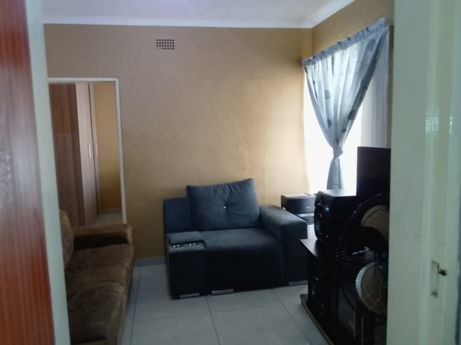 To Let 1 Bedroom Property for Rent in Oos Einde North West